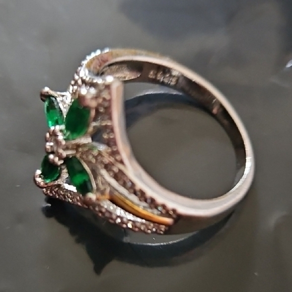 925 Sterling Silver and Green Gemstone Ring, Sz 7 - Picture 4 of 4